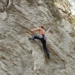 V cest� Achtung steinschlag 6b+.
