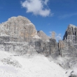 Cima Margherita 2845m vlevo a Cima di Brenta bassa 2765m.